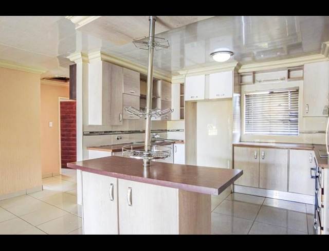 3 BEDROOM HOUSE FOR SALE IN KARENPARK